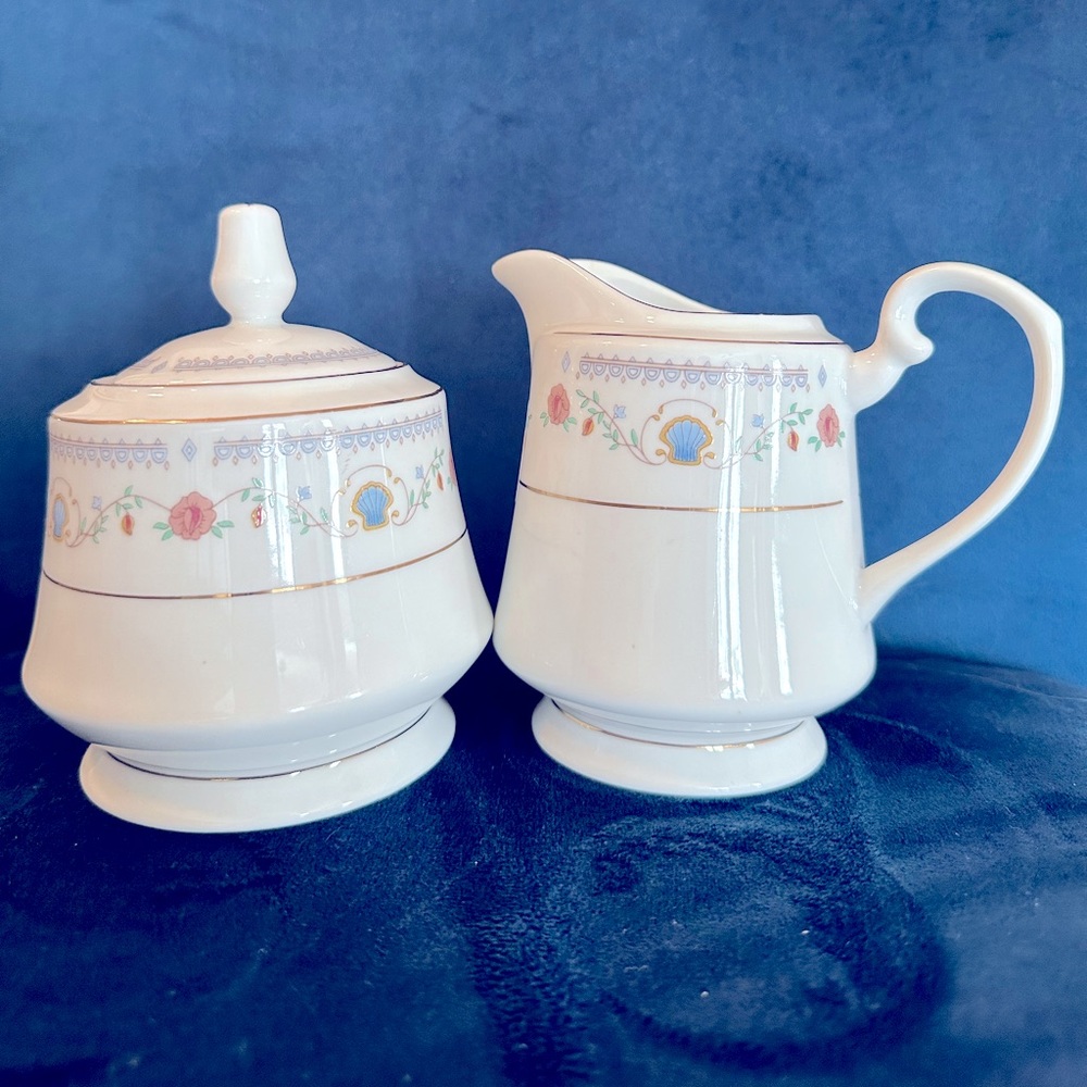 VINTAGE Sugar Bowl W/Lid & Creamer Tivoli #8305 China Flowers & Shells pink/blue